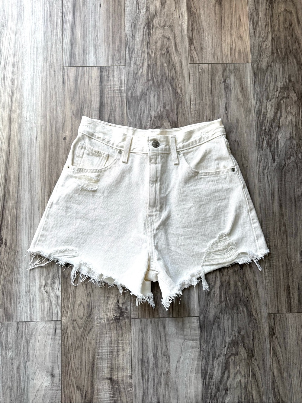 Levi’s High Waisted Mom Shorts, Off White Distressed Sz 27